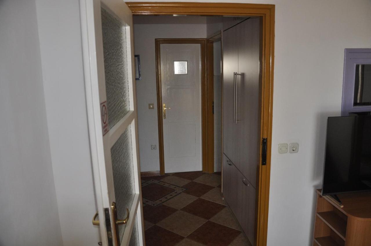 Apartment Katnic 1-2-3 ซริกเวนิซา ภายนอก รูปภาพ