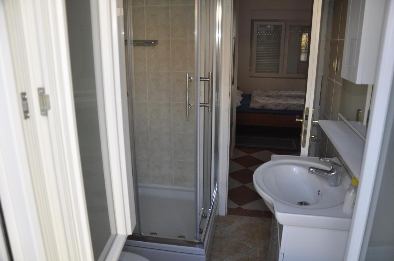 Apartment Katnic 1-2-3 ซริกเวนิซา ภายนอก รูปภาพ