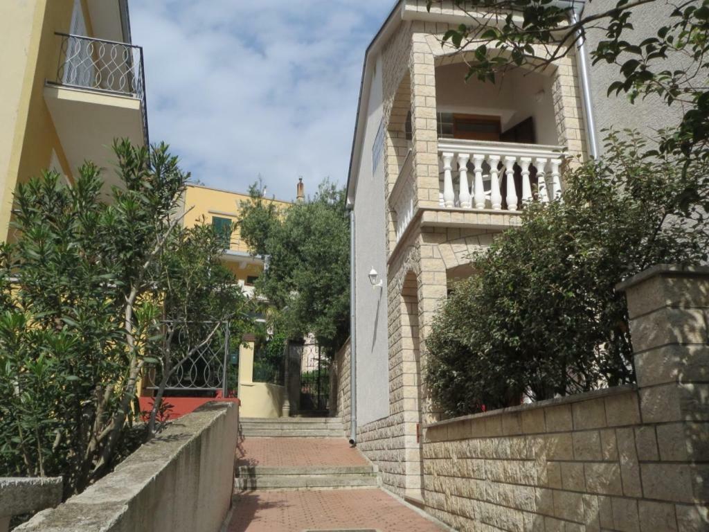 Apartment Katnic 1-2-3 ซริกเวนิซา ภายนอก รูปภาพ