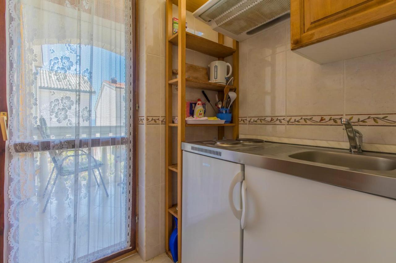 Apartment Katnic 1-2-3 ซริกเวนิซา ภายนอก รูปภาพ