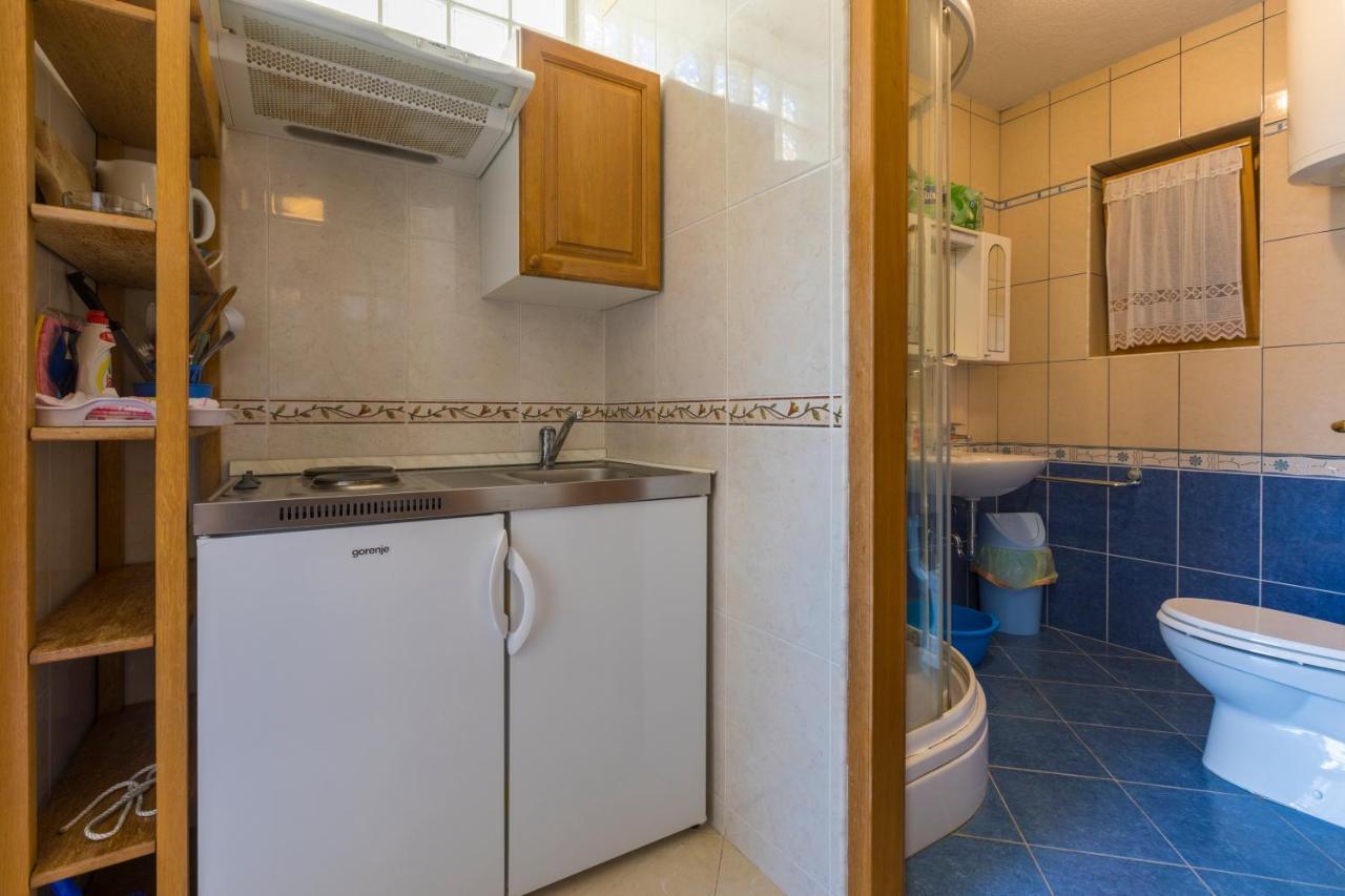 Apartment Katnic 1-2-3 ซริกเวนิซา ภายนอก รูปภาพ