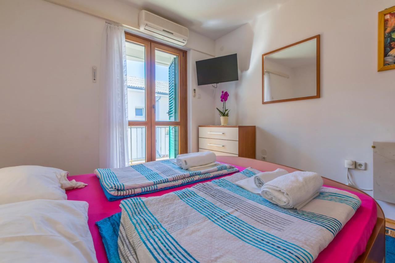 Apartment Katnic 1-2-3 ซริกเวนิซา ภายนอก รูปภาพ
