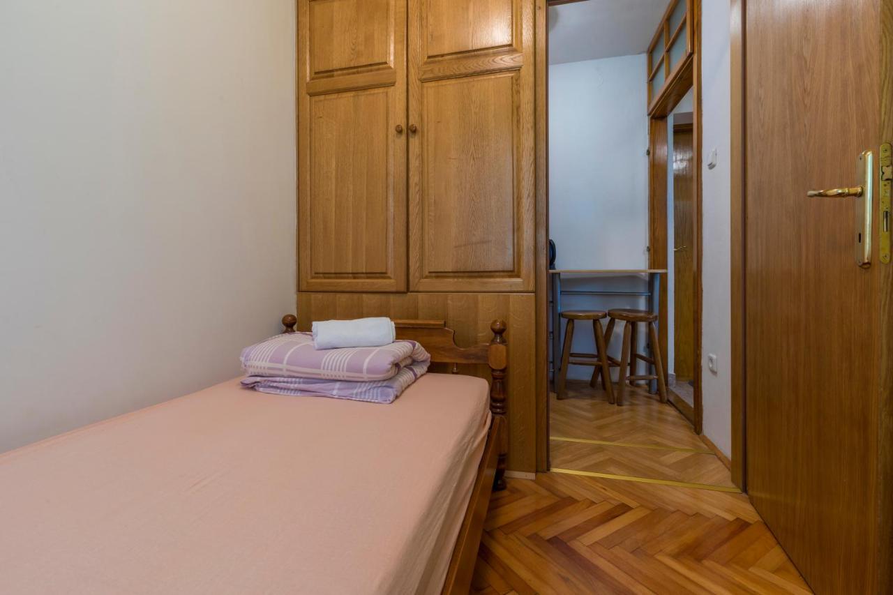 Apartment Katnic 1-2-3 ซริกเวนิซา ภายนอก รูปภาพ