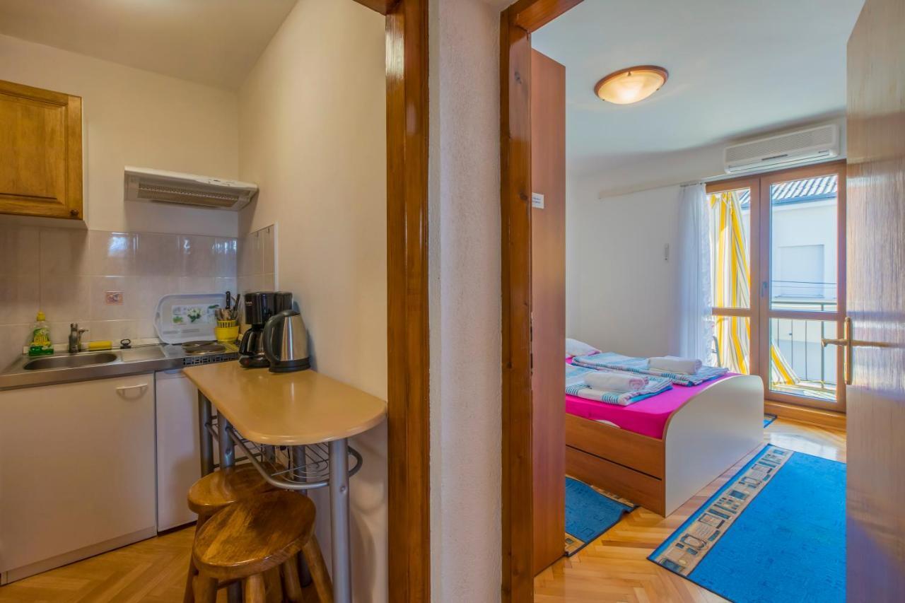 Apartment Katnic 1-2-3 ซริกเวนิซา ภายนอก รูปภาพ
