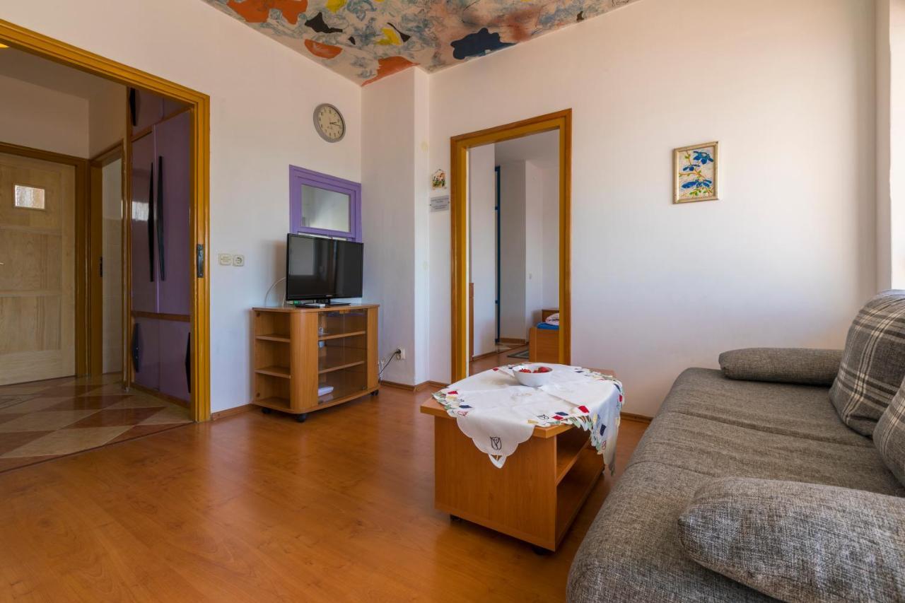 Apartment Katnic 1-2-3 ซริกเวนิซา ภายนอก รูปภาพ