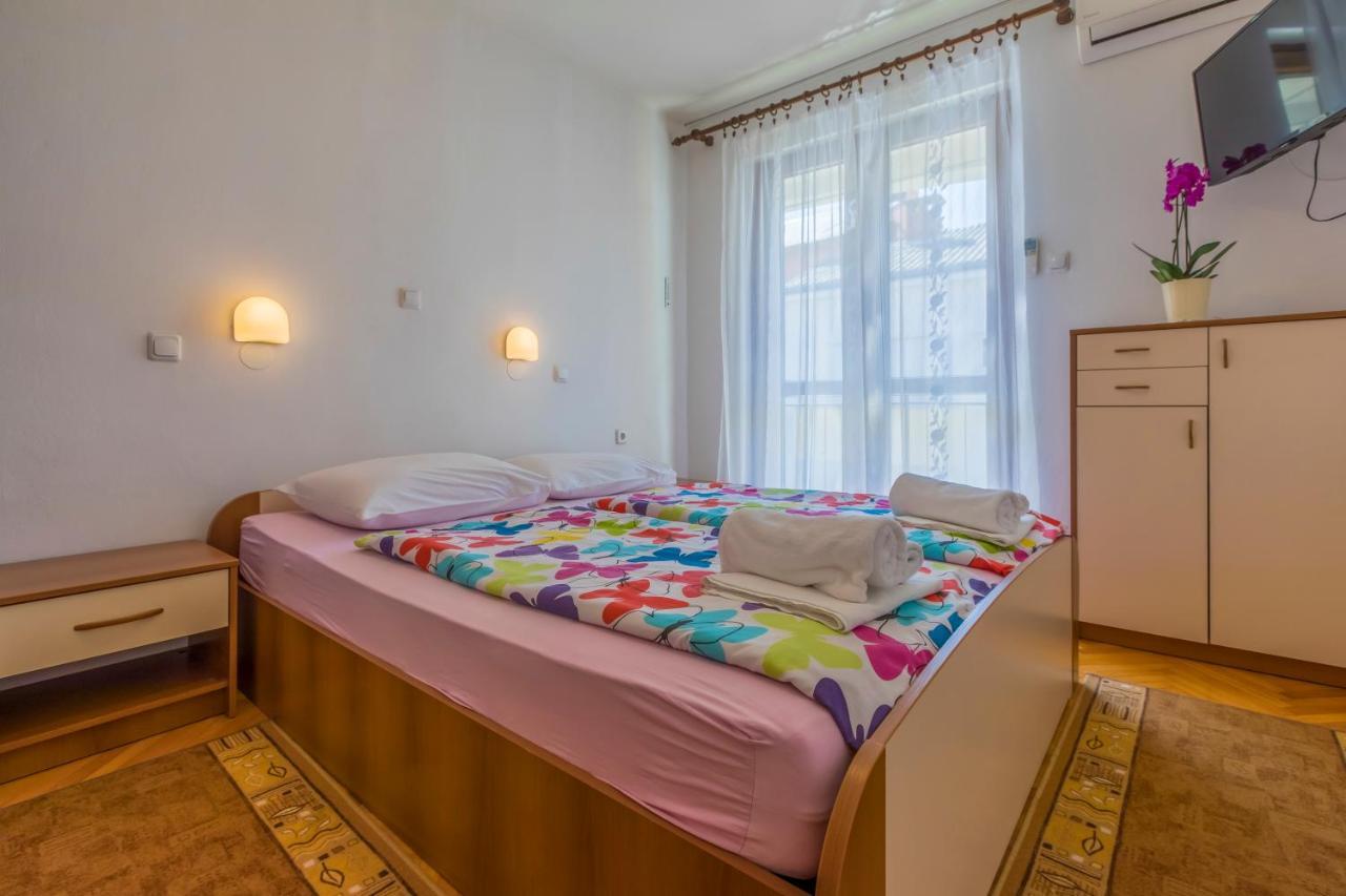Apartment Katnic 1-2-3 ซริกเวนิซา ภายนอก รูปภาพ