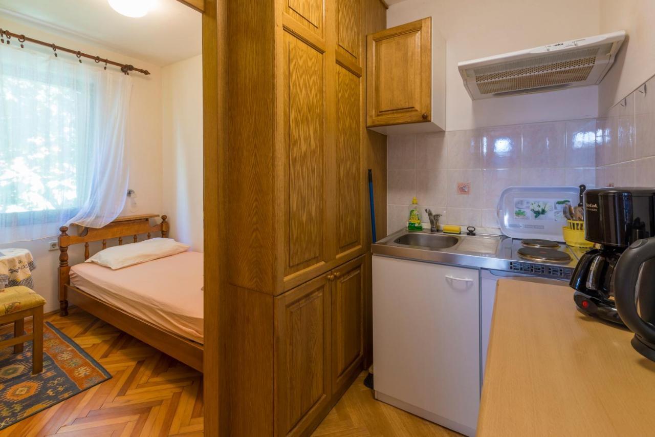 Apartment Katnic 1-2-3 ซริกเวนิซา ภายนอก รูปภาพ