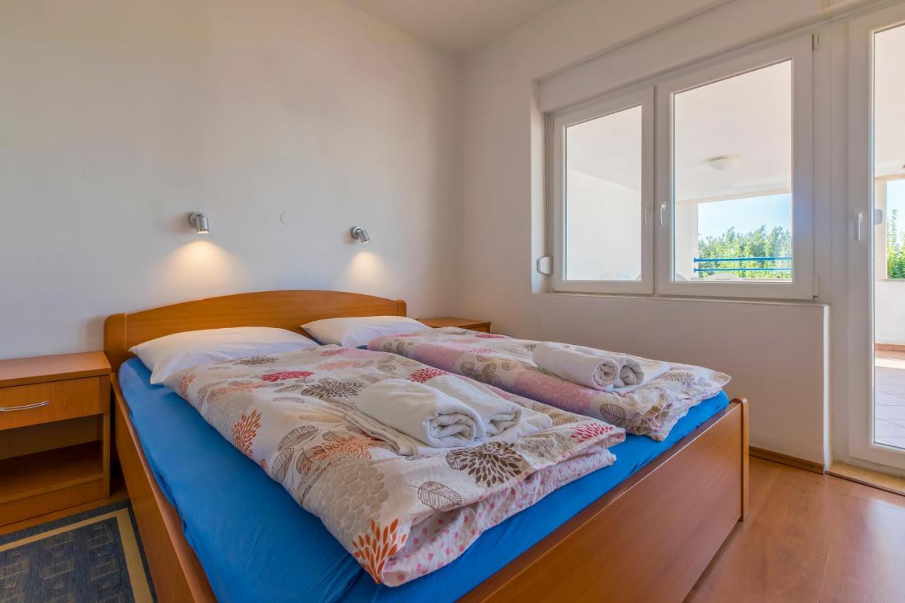 Apartment Katnic 1-2-3 ซริกเวนิซา ภายนอก รูปภาพ