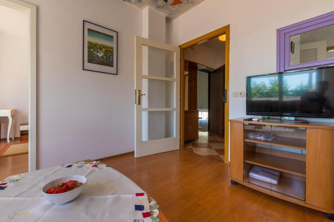 Apartment Katnic 1-2-3 ซริกเวนิซา ภายนอก รูปภาพ
